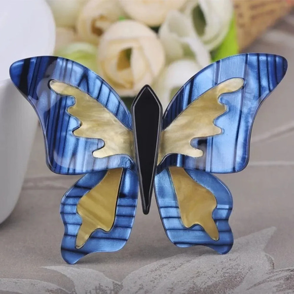 VQ Natural Acrylic Butterfly Brooch - Picture 1 of 3